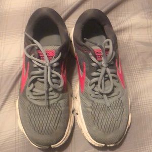 Brooks running shoe size 8